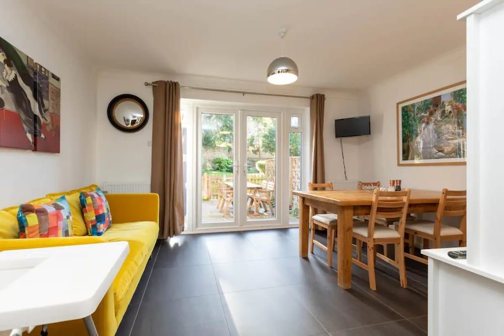 undefined Quiet 3 Bedroom House With a Garden in Putney 3