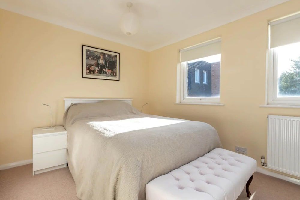 undefined Quiet 3 Bedroom House With a Garden in Putney 10