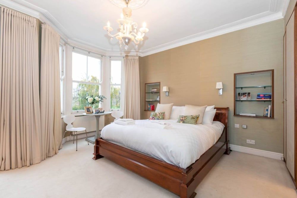 undefined Gorgeous 4 Bedroom Family Home Next to Clapham Common 8