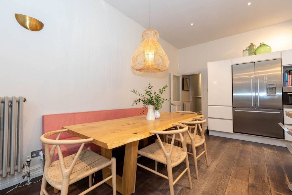 undefined Gorgeous 4 Bedroom Family Home Next to Clapham Common 5