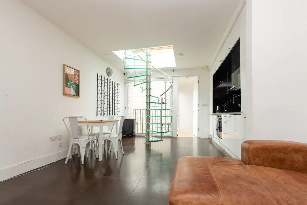 undefined Bright and Stylish 2 Bedroom House in Shoreditch 4