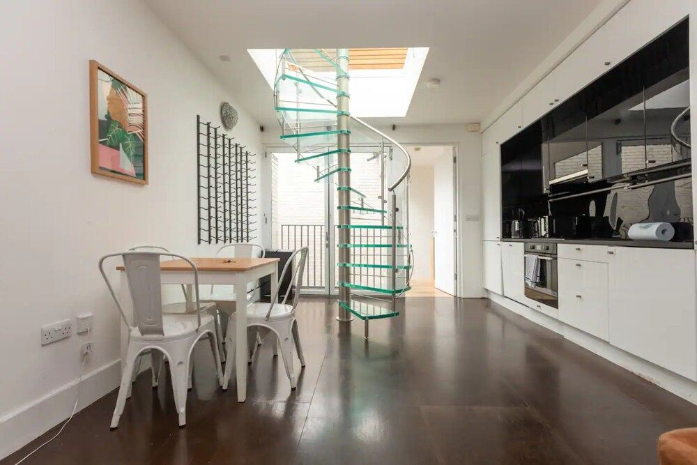 undefined Bright and Stylish 2 Bedroom House in Shoreditch 6