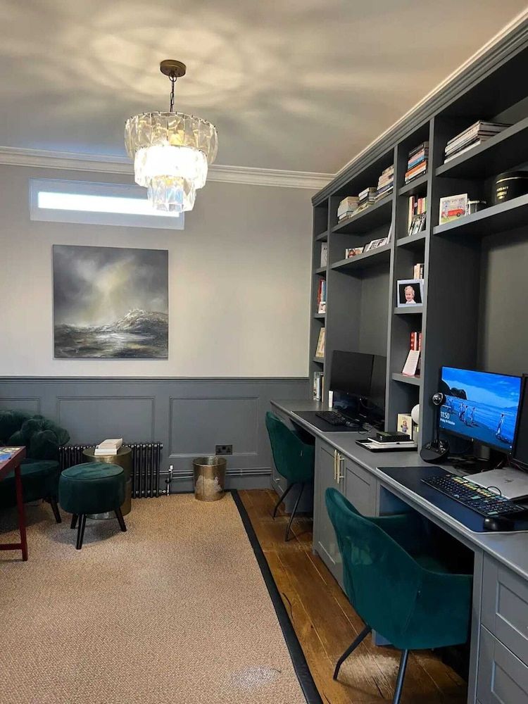 undefined Gorgeous 3 Bedroom Home in Quaint Southfields 3