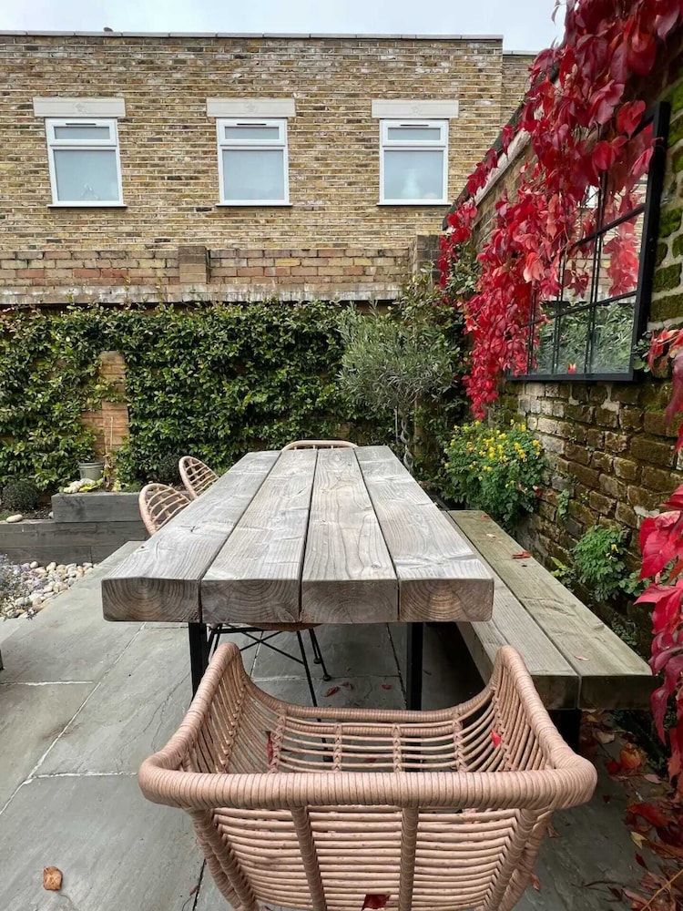 undefined Gorgeous 3 Bedroom Home in Quaint Southfields 6