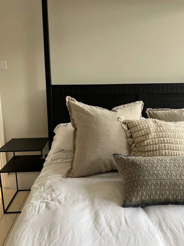 undefined Gorgeous 3 Bedroom Home in Quaint Southfields 10