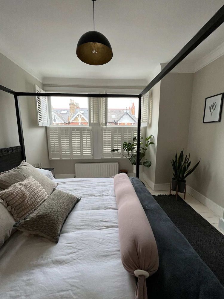 undefined Gorgeous 3 Bedroom Home in Quaint Southfields 7