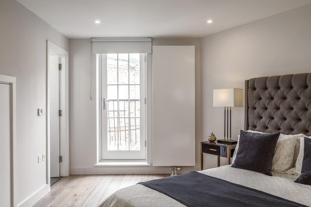 undefined Modern Family Home in Kensington 10