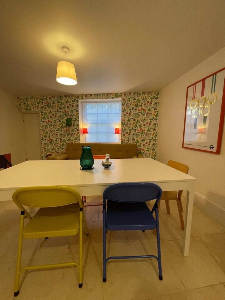 undefined Beautiful 4 Bedroom Family Home in Clerkenwell 2