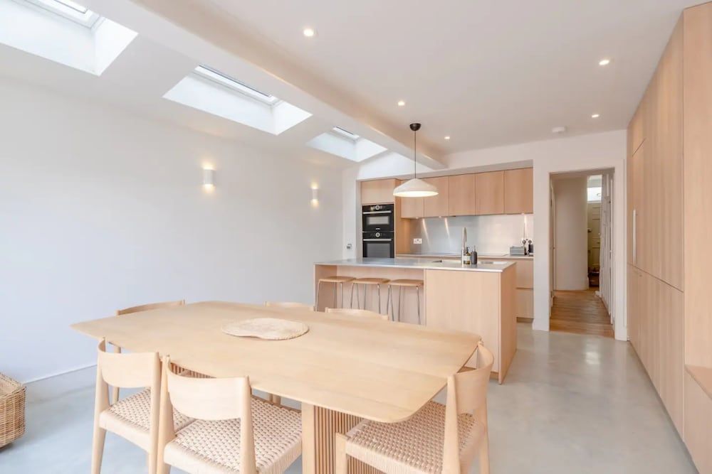 undefined Beautiful Minimalistic 2BD House - Victoria Park 4