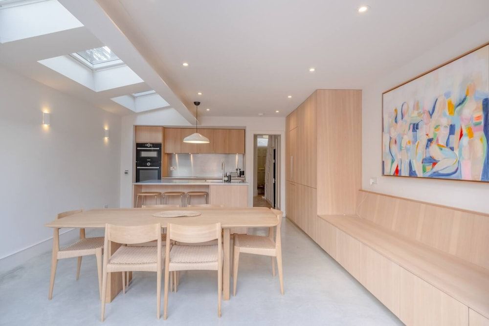 undefined Beautiful Minimalistic 2BD House - Victoria Park 6