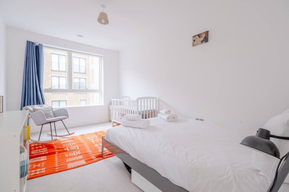 undefined Bright 2 Bedroom Maisonette Near Stratford 10