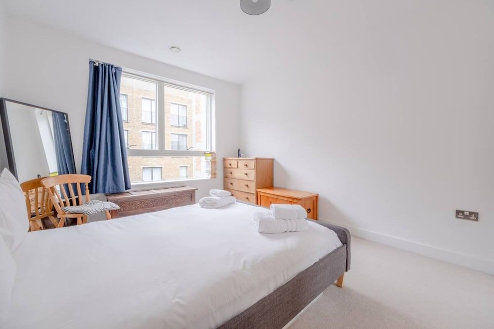 undefined Bright 2 Bedroom Maisonette Near Stratford 6