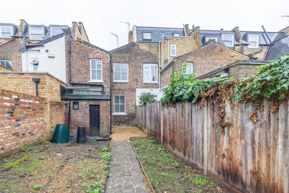 undefined Spacious 3 Bedroom House With Garden - Hammersmith 2