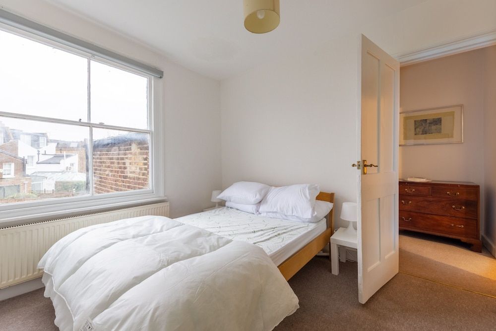 undefined Spacious 3 Bedroom House With Garden - Hammersmith 5