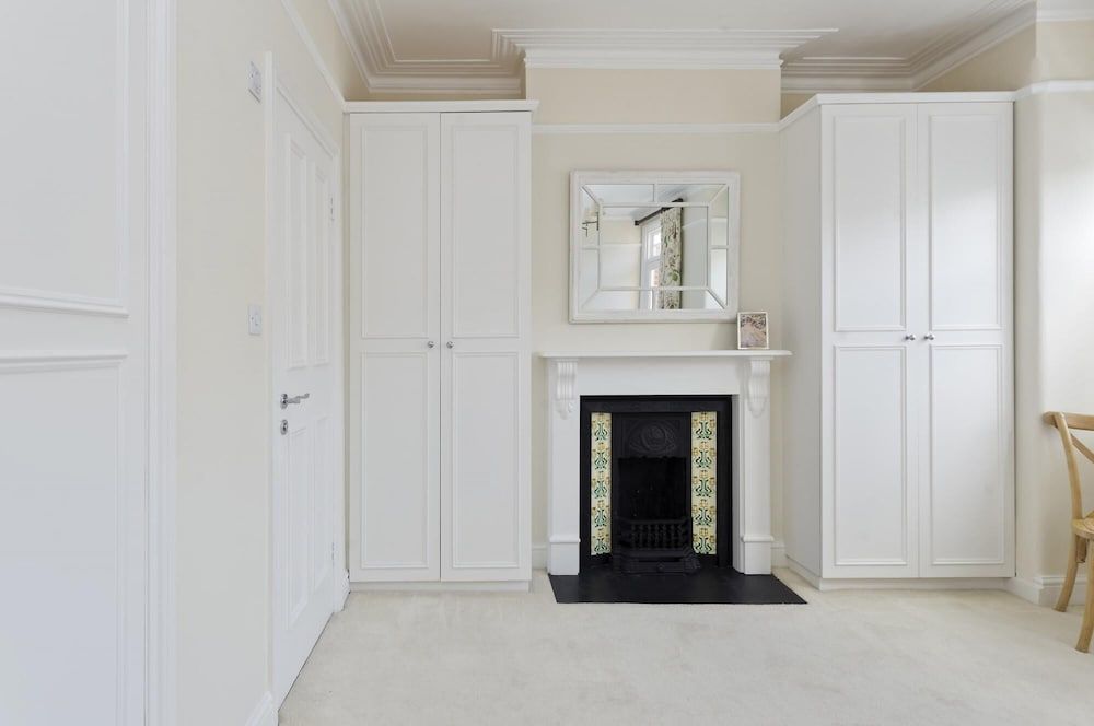 Stunning Recently Renovated 3 Bedroom Home Fuham - Munster Village House 25