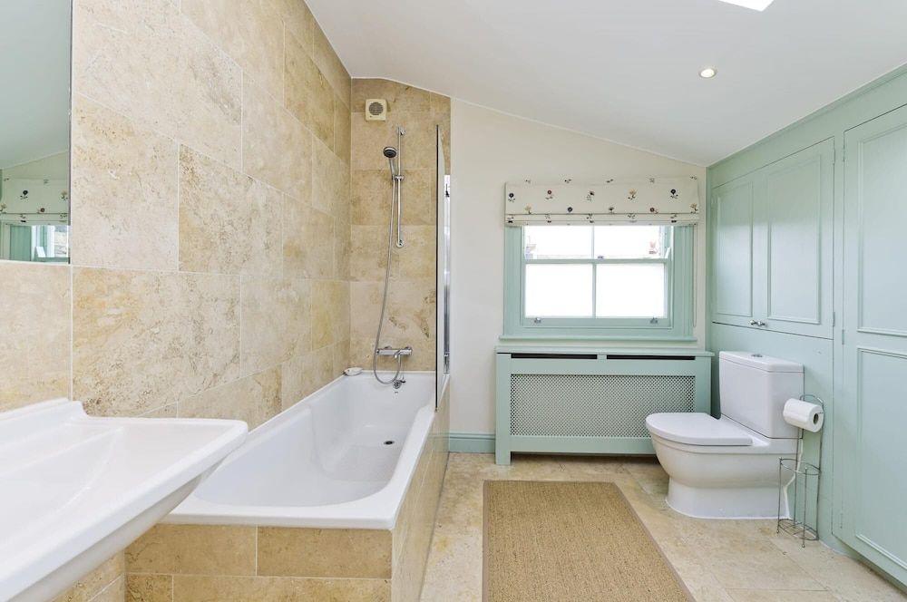 Stunning Recently Renovated 3 Bedroom Home Fuham - Munster Village House 27