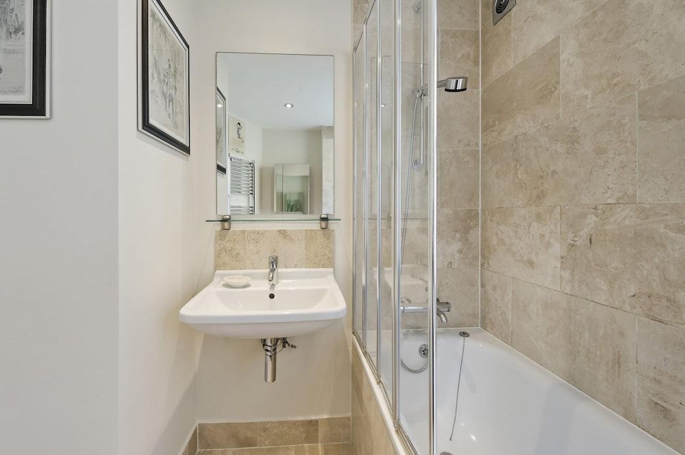 Stunning Recently Renovated 3 Bedroom Home Fuham - Munster Village House 23