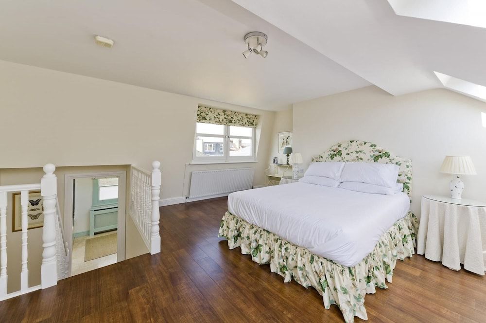 Stunning Recently Renovated 3 Bedroom Home Fuham - Munster Village House 31