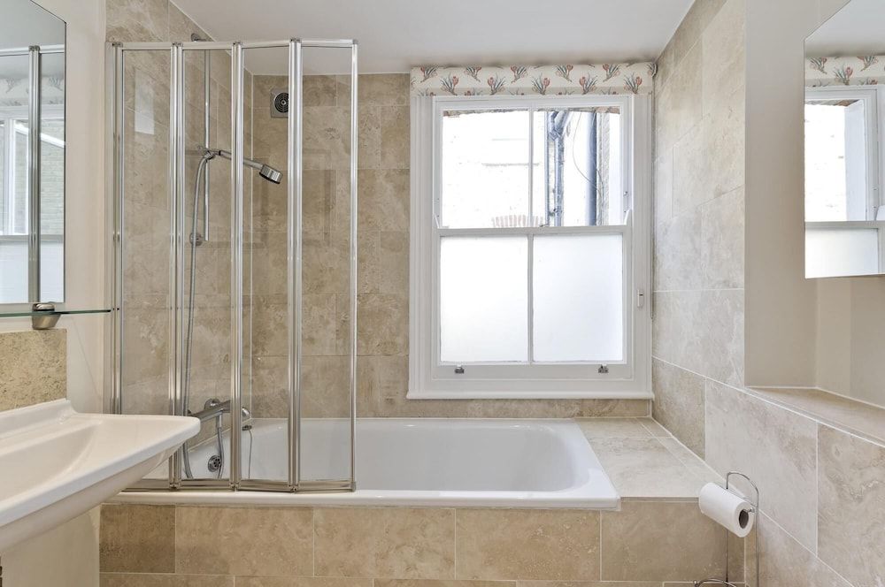 Stunning Recently Renovated 3 Bedroom Home Fuham - Munster Village House 22