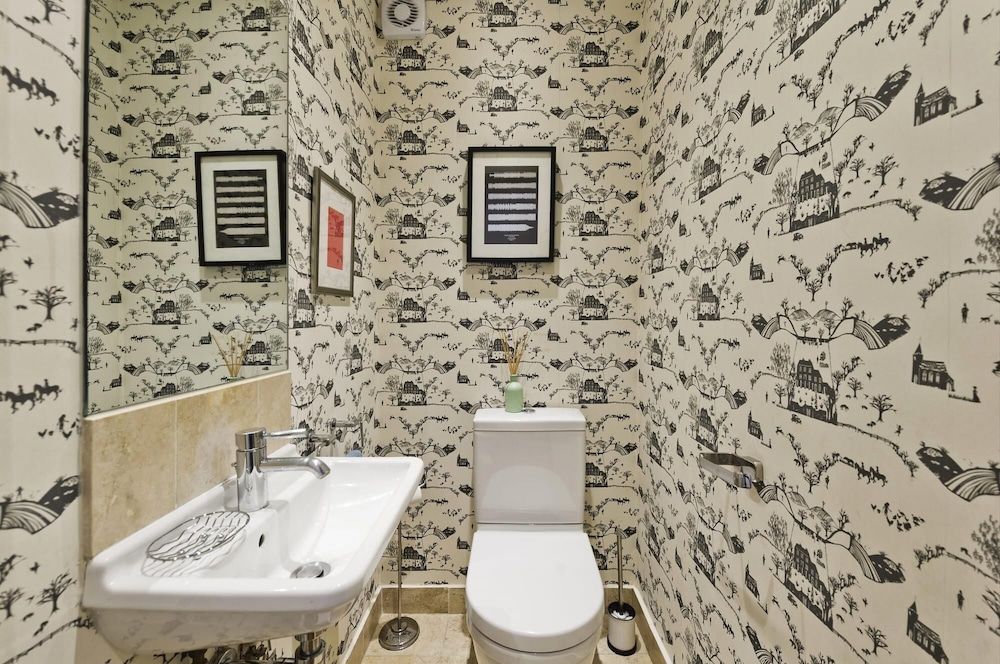 Stunning Recently Renovated 3 Bedroom Home Fuham - Munster Village House 32