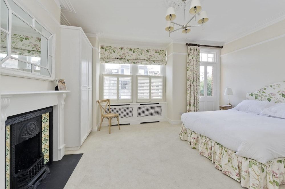 Stunning Recently Renovated 3 Bedroom Home Fuham - Munster Village House 24