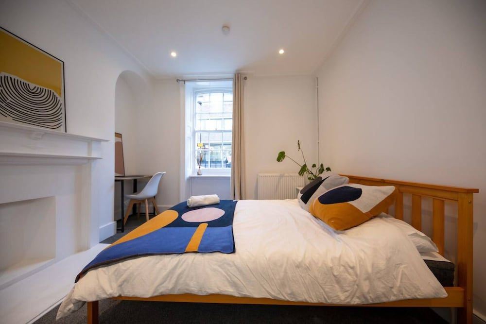 undefined Central 4BD House With Garden - Angel 8