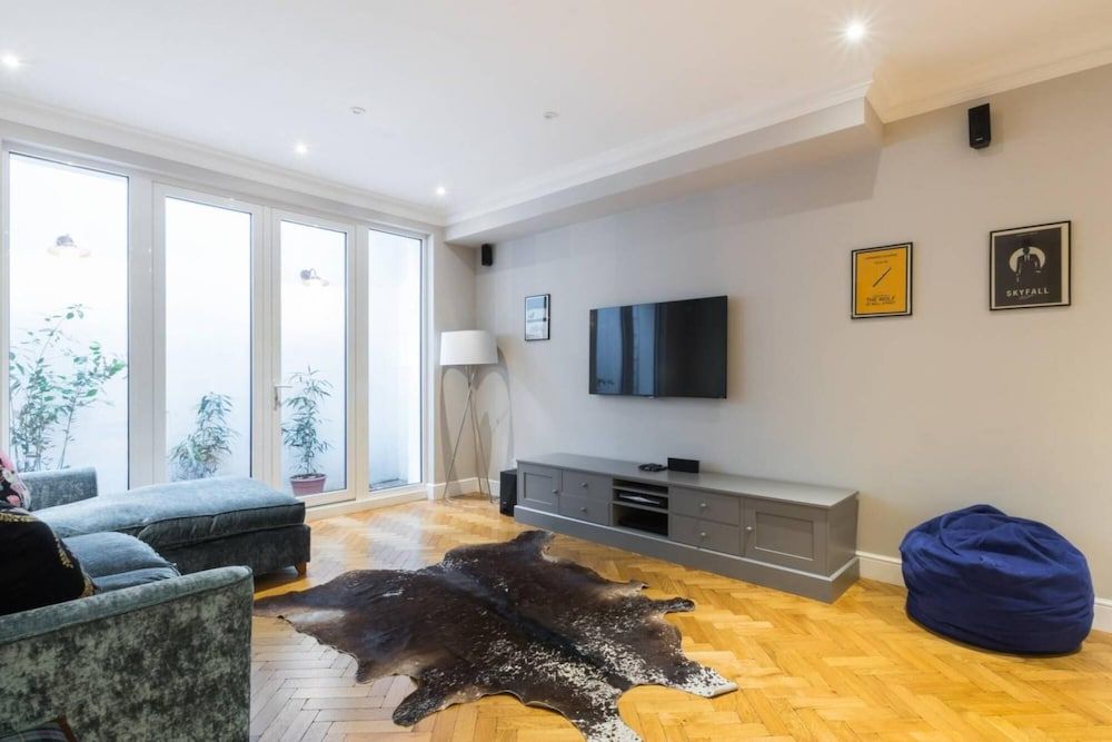 Charming 4-bed House w Garden in Fulham House 14