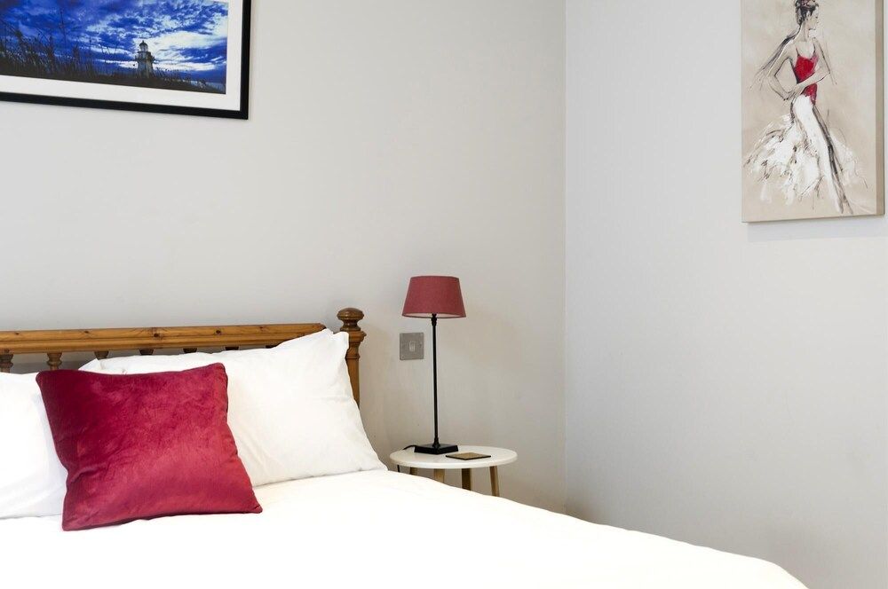 Charming 4-bed House w Garden in Fulham House 36