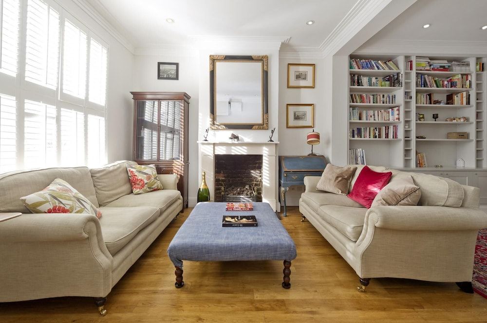 Charming 4-bed House w Garden in Fulham House