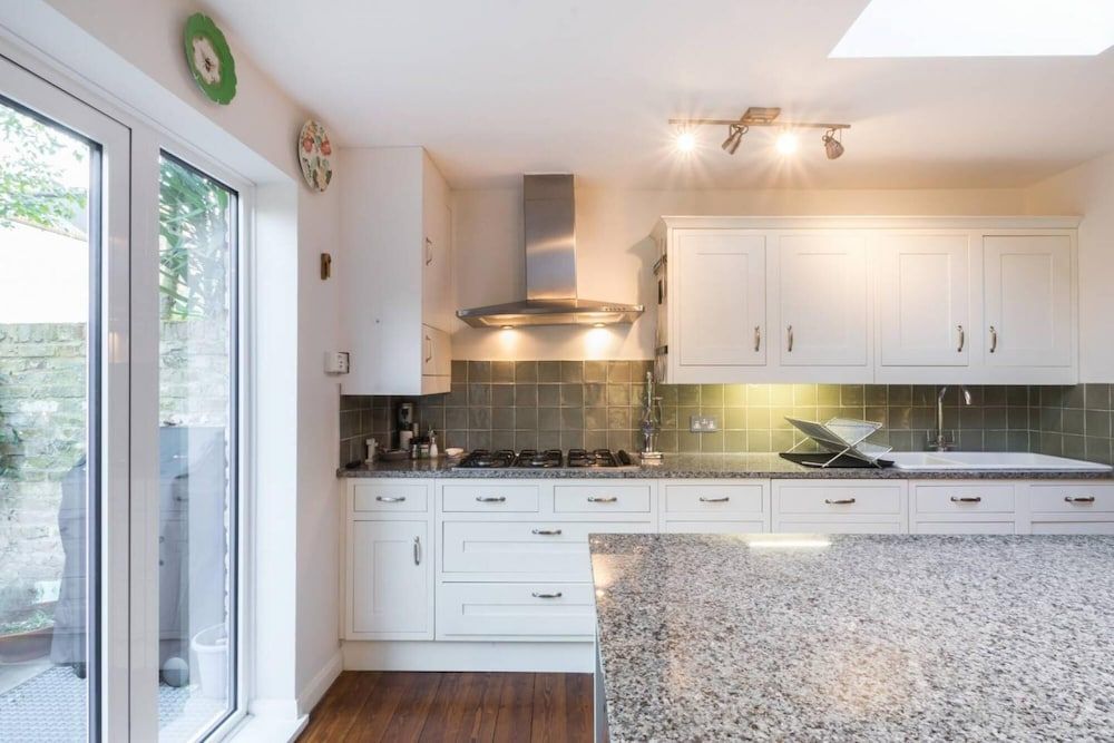 Charming 4-bed House w Garden in Fulham House 18