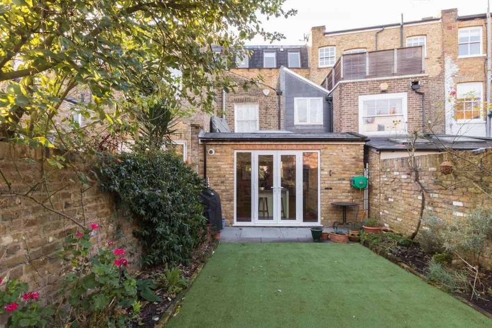 Charming 4-bed House w Garden in Fulham House 12