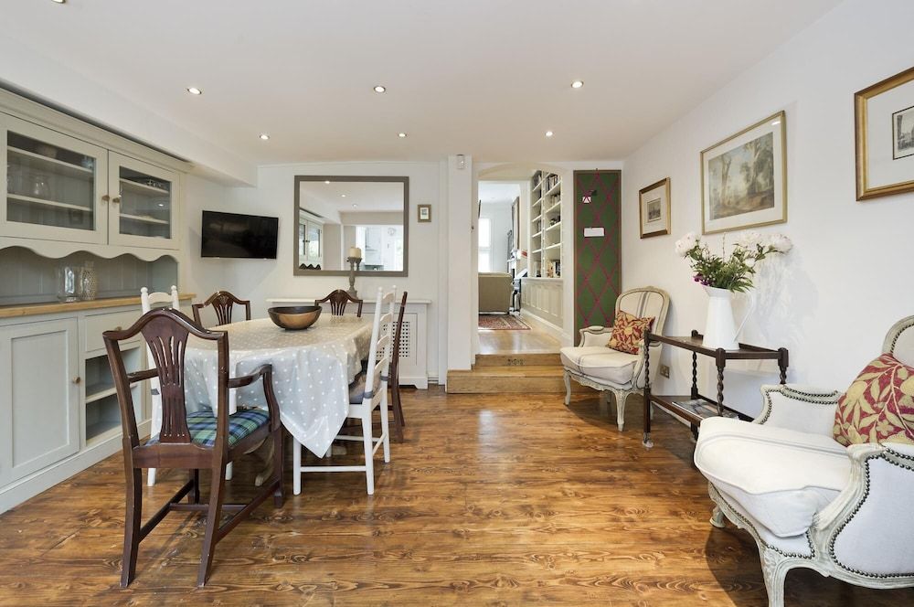 Charming 4-bed House w Garden in Fulham House 13