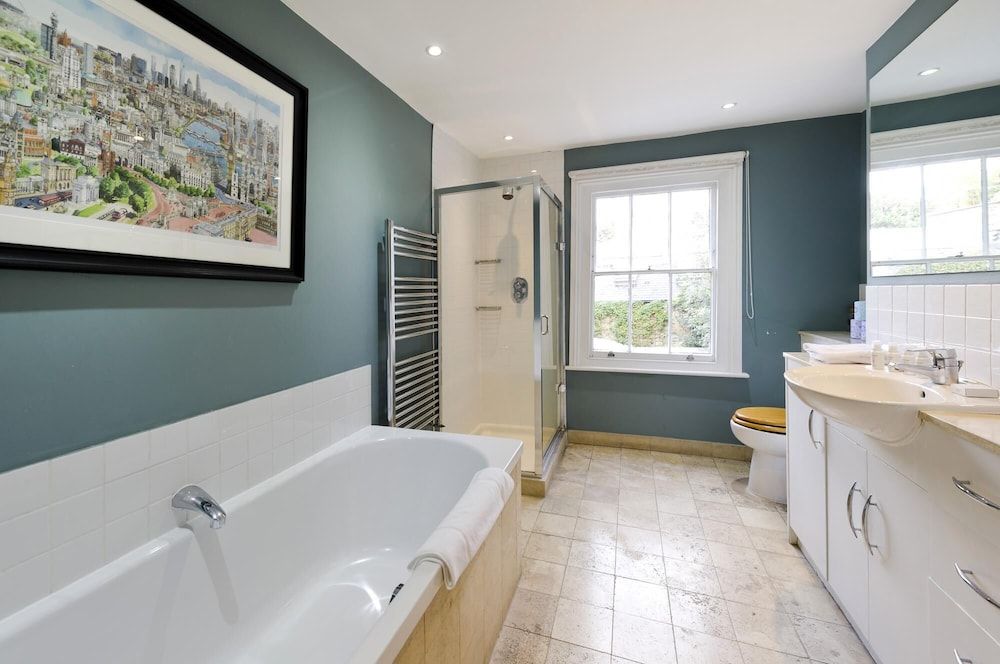 Charming 4-bed House w Garden in Fulham House 34
