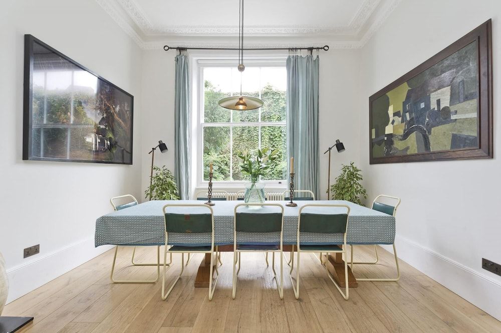 undefined Gorgeous Stylish Interior Designed 5 Bed Home in Holland Park - Superb Location