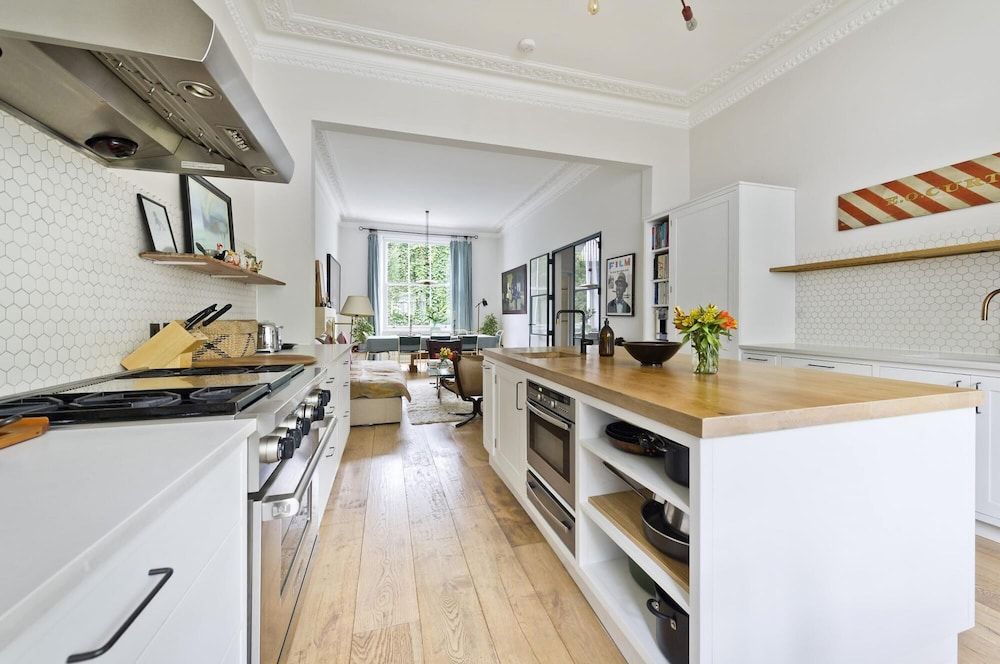 undefined Gorgeous Stylish Interior Designed 5 Bed Home in Holland Park - Superb Location 4