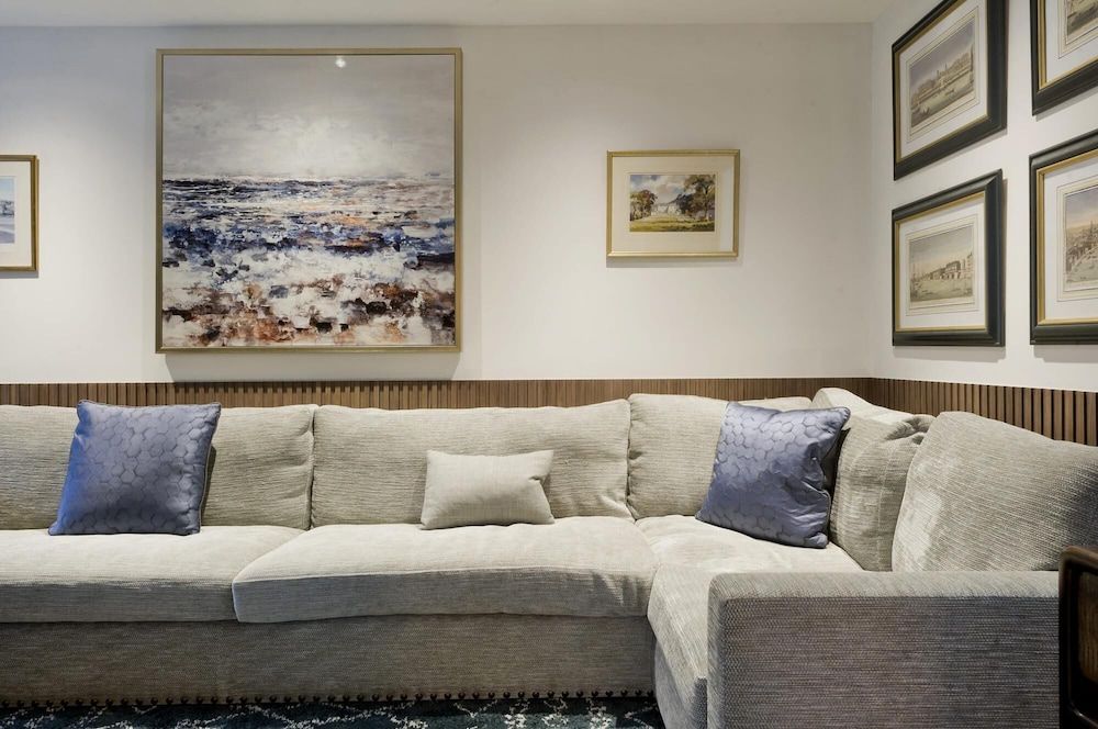 Stunning Fulham Apartment House 11