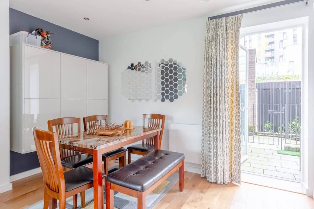 undefined Spacious & Family Friendly 3BD House - Stratford 7