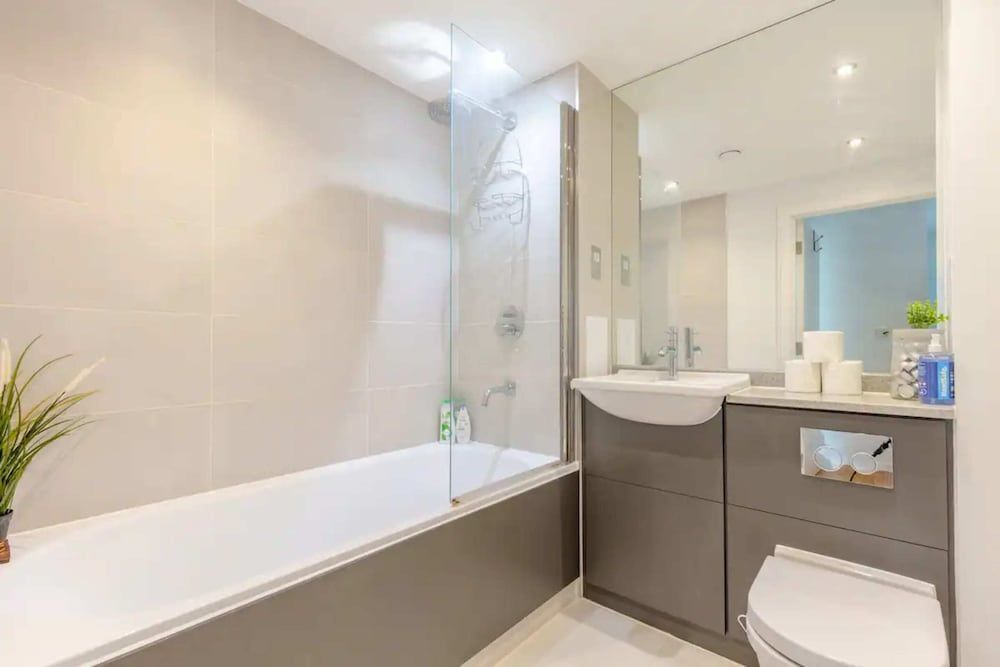 Spacious & Family Friendly 3BD House - Stratford Basic House, Multiple Beds 22