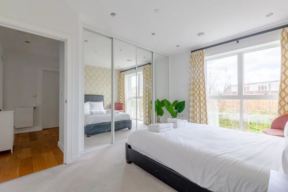 Spacious & Family Friendly 3BD House - Stratford Basic House, Multiple Beds 11