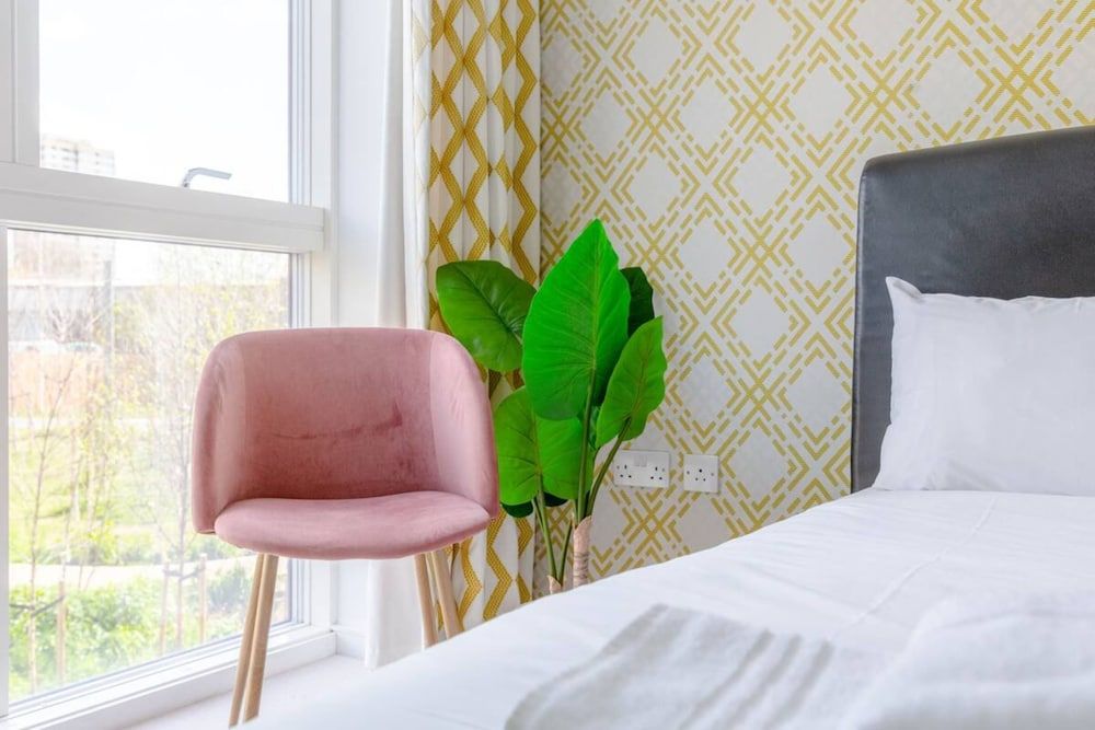 Spacious & Family Friendly 3BD House - Stratford Basic House, Multiple Beds 4