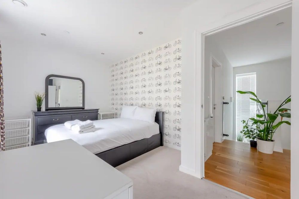 Spacious & Family Friendly 3BD House - Stratford Basic House, Multiple Beds 12