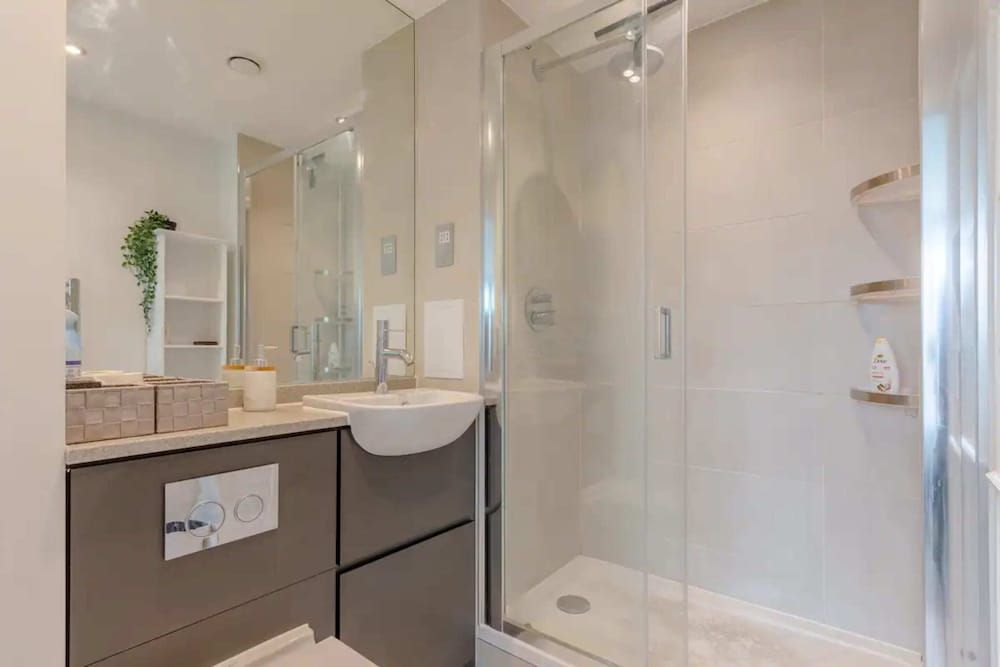 Spacious & Family Friendly 3BD House - Stratford Basic House, Multiple Beds 17