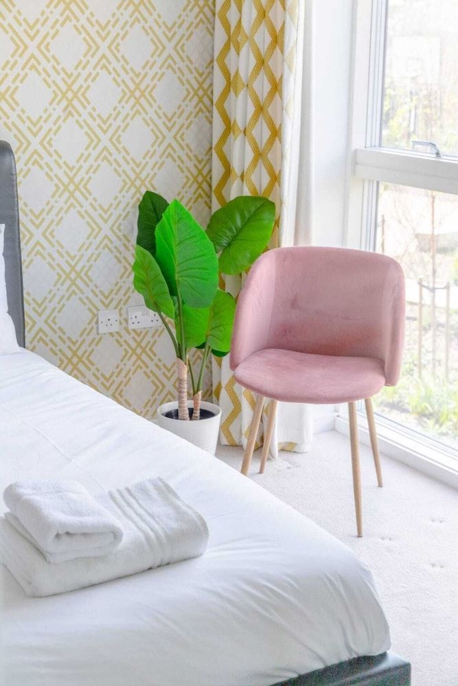 Spacious & Family Friendly 3BD House - Stratford Basic House, Multiple Beds 9