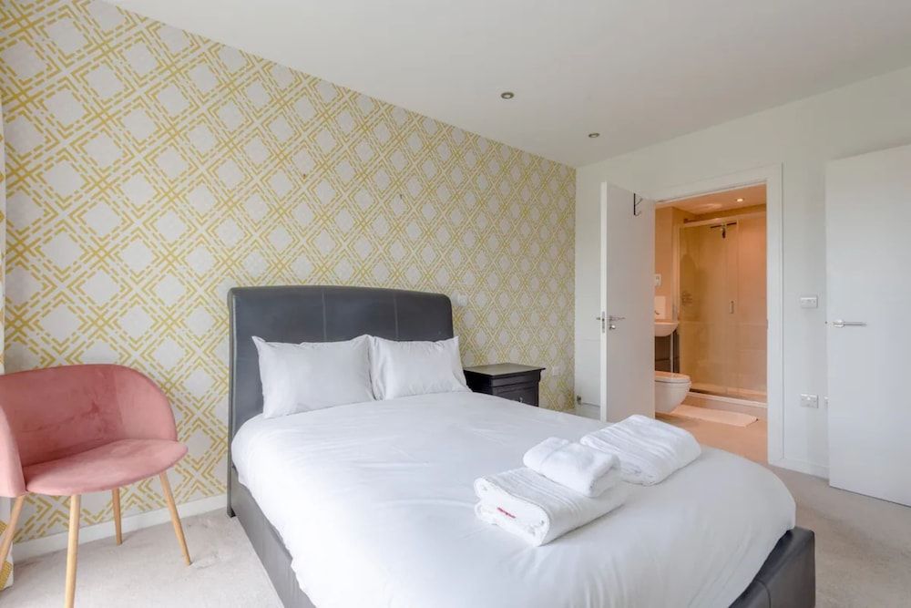 Spacious & Family Friendly 3BD House - Stratford Basic House, Multiple Beds 3