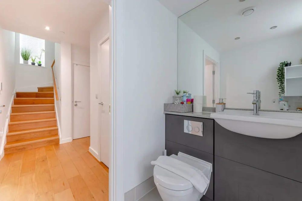 Spacious & Family Friendly 3BD House - Stratford Basic House, Multiple Beds 18