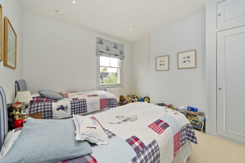 Cosy 4-bed Family Home Shepherd s Bush House 7