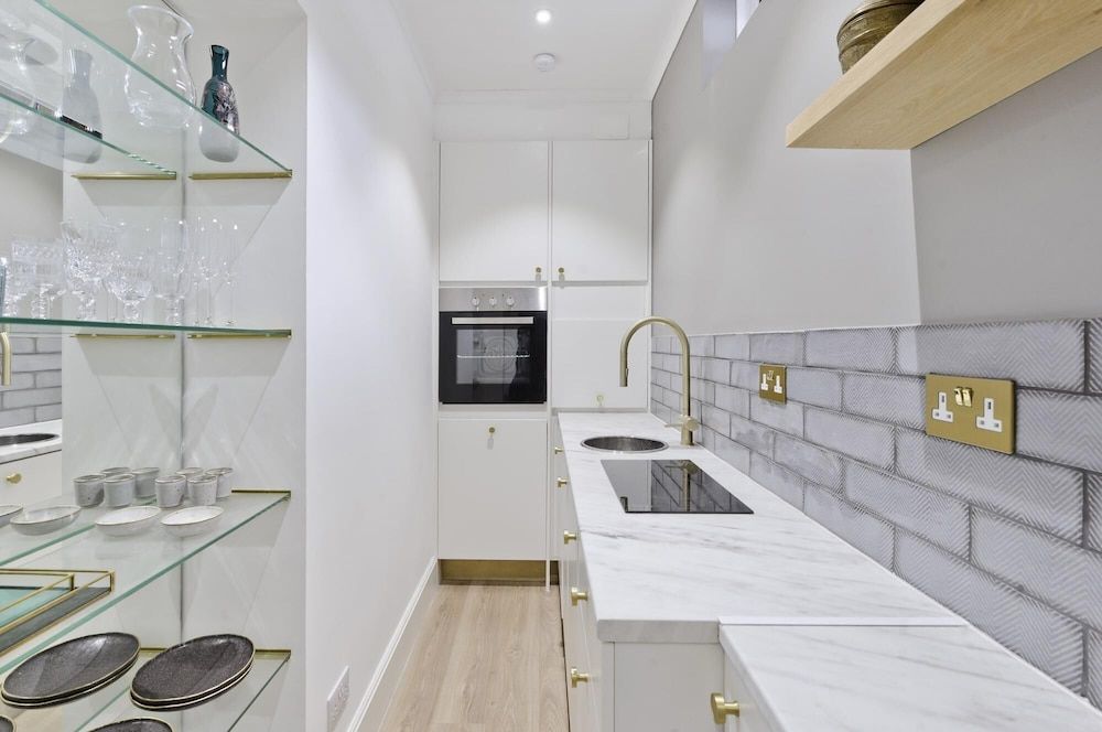 undefined Sweet Modern 1 bed House in Shepherds Bush w Parking 2