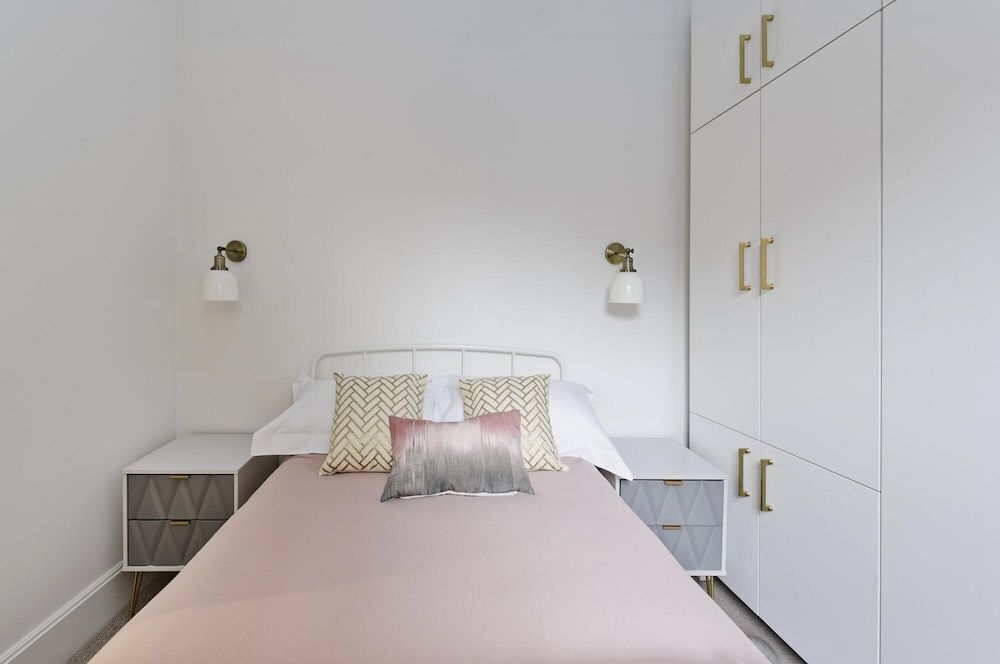 undefined Sweet Modern 1 bed House in Shepherds Bush w Parking 7