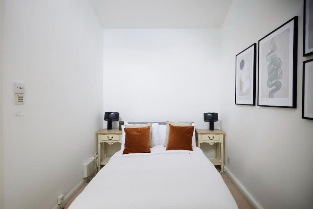 undefined The London Nest - Trendy 3bdr House 10