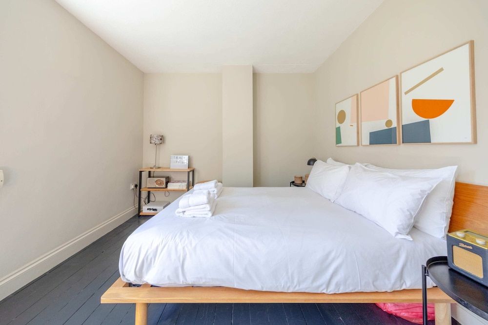 undefined Lovely 2BD House With Garden - Islington 5